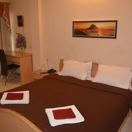 Hotel Poonam Kültér fotó