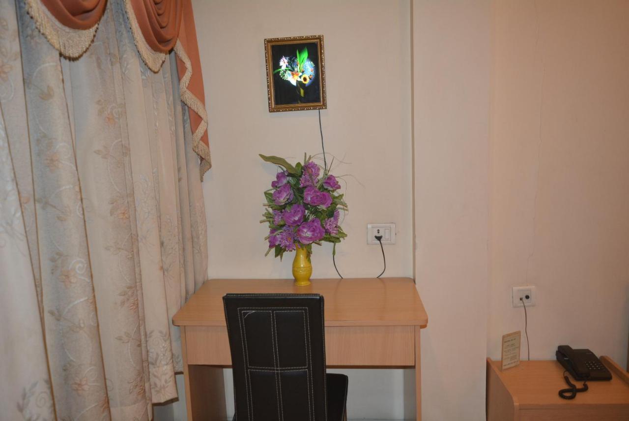 Hotel Poonam Kültér fotó