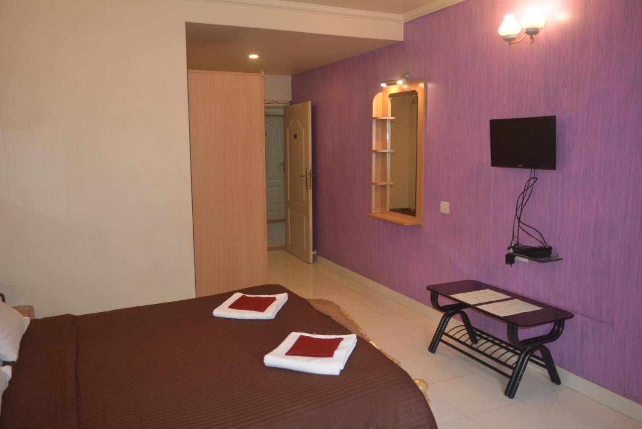 Hotel Poonam Kültér fotó
