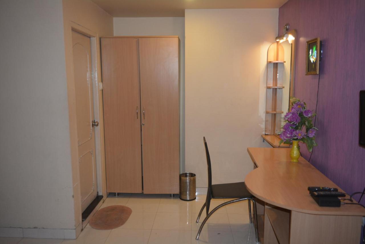 Hotel Poonam Kültér fotó
