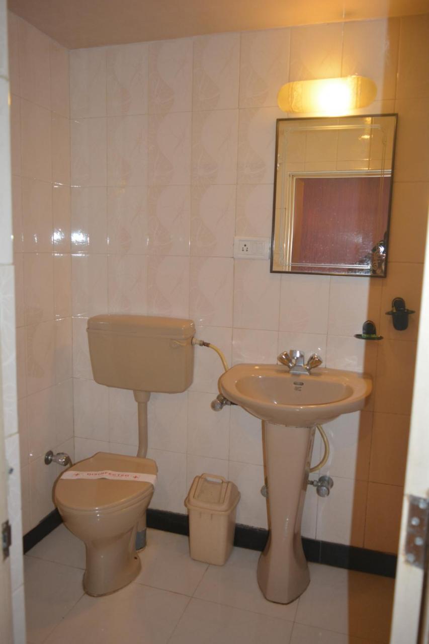 Hotel Poonam Kültér fotó